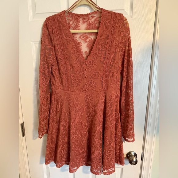 Francesca's Collections Dresses & Skirts - NWT- Francesca’s Lace Dress with Long Flowy Sleeves - Salmon Rose Color - Size L